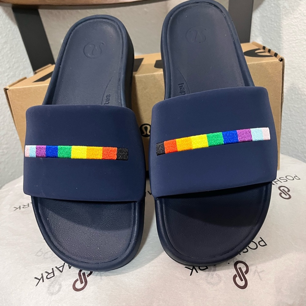 LULULEMON NIB AUTHENTIC WOMEN’S RESTFEEL NAVY BLUE PRIDE SLIDES